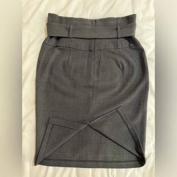 ✌️RICKI’S pencil skirt in subtle black & gray pattern with removable cloth belt - Picture 7 of 7